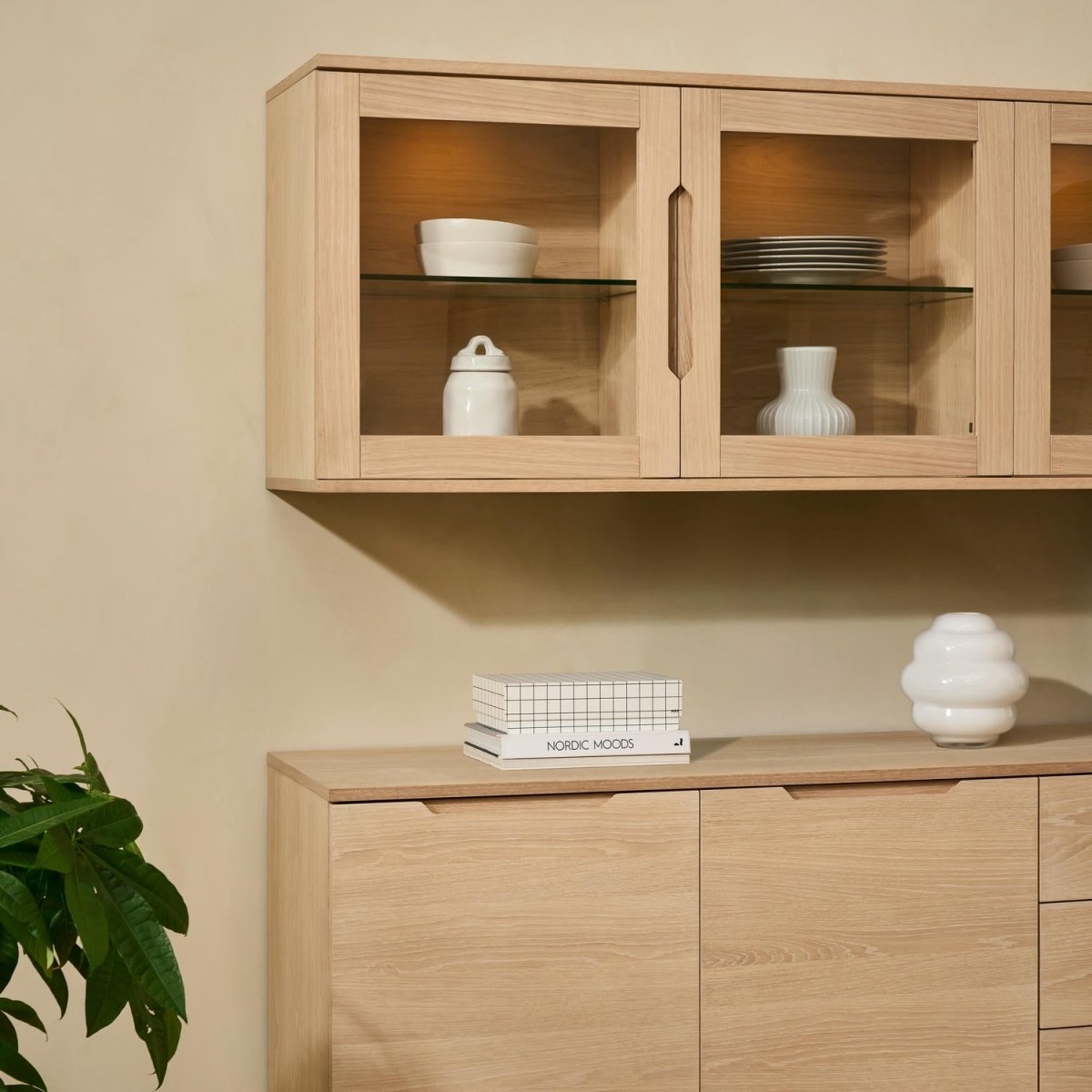 Wandschrank mit LED-Beleuchtung - 160 cm breit - Eiche bianco