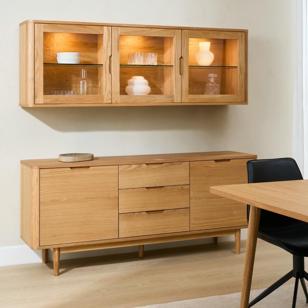 Wandschrank mit LED-Beleuchtung - 180 cm breit - Wildeiche